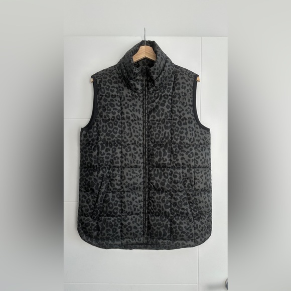GAP - 100% Recycled Puffer Vest - Picture 2 of 6